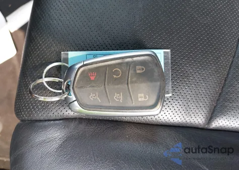 2017 Cadillac Escalade Luxury z USA, uszkodzony, nr VIN 1GYS4BKJ4HR218829